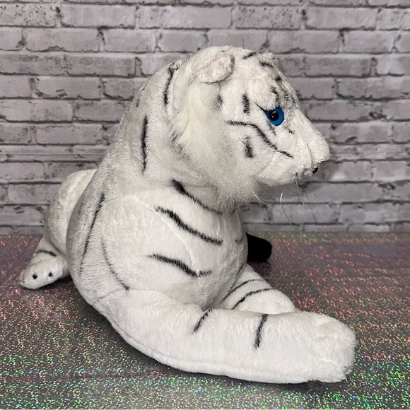 WHITE TIGER Greatest Show on Earth 17 in. Ringling Bros. Circus Bengal Plush Toy - Picture 4 of 11